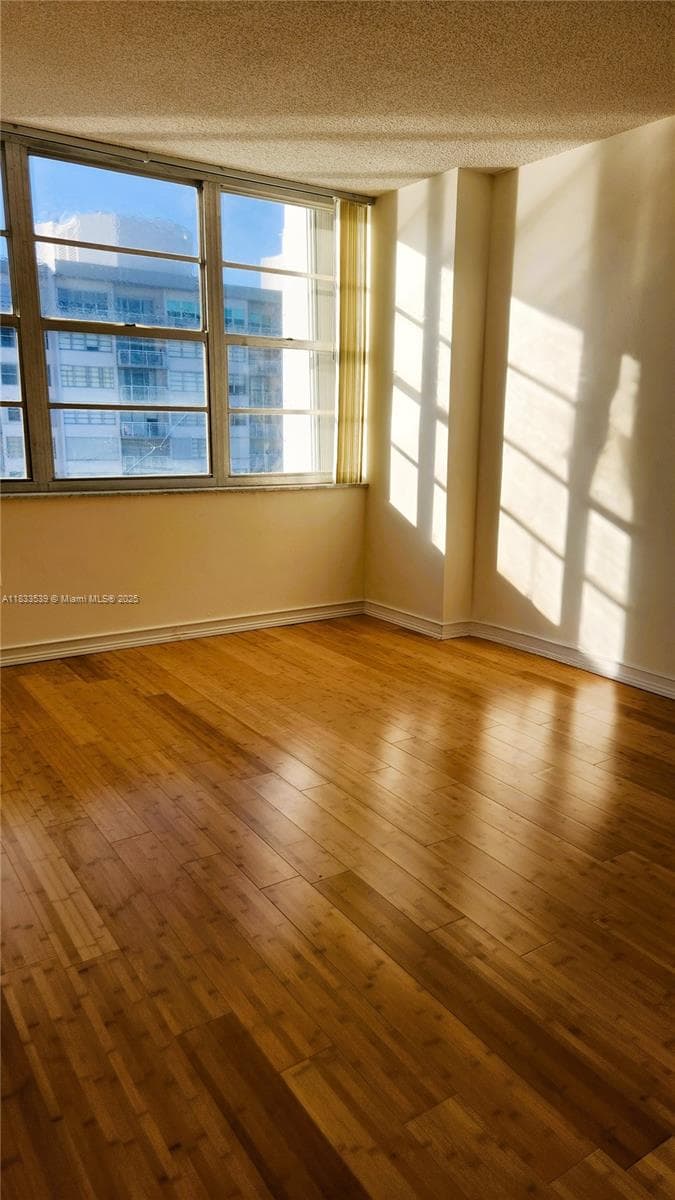 18051 Biscayne Blvd 1705 photo 25