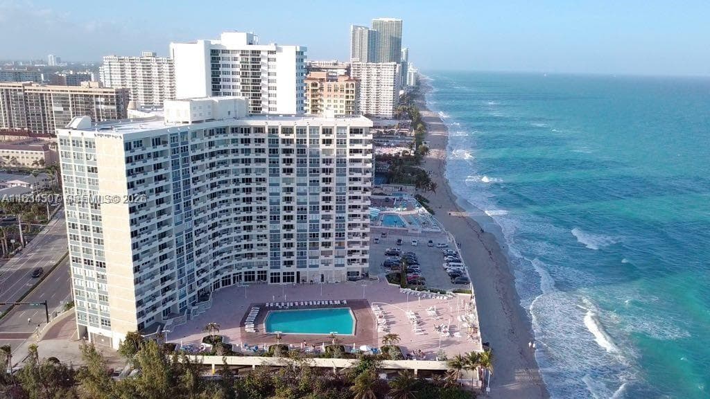 3180 S Ocean Dr 1602 photo 2
