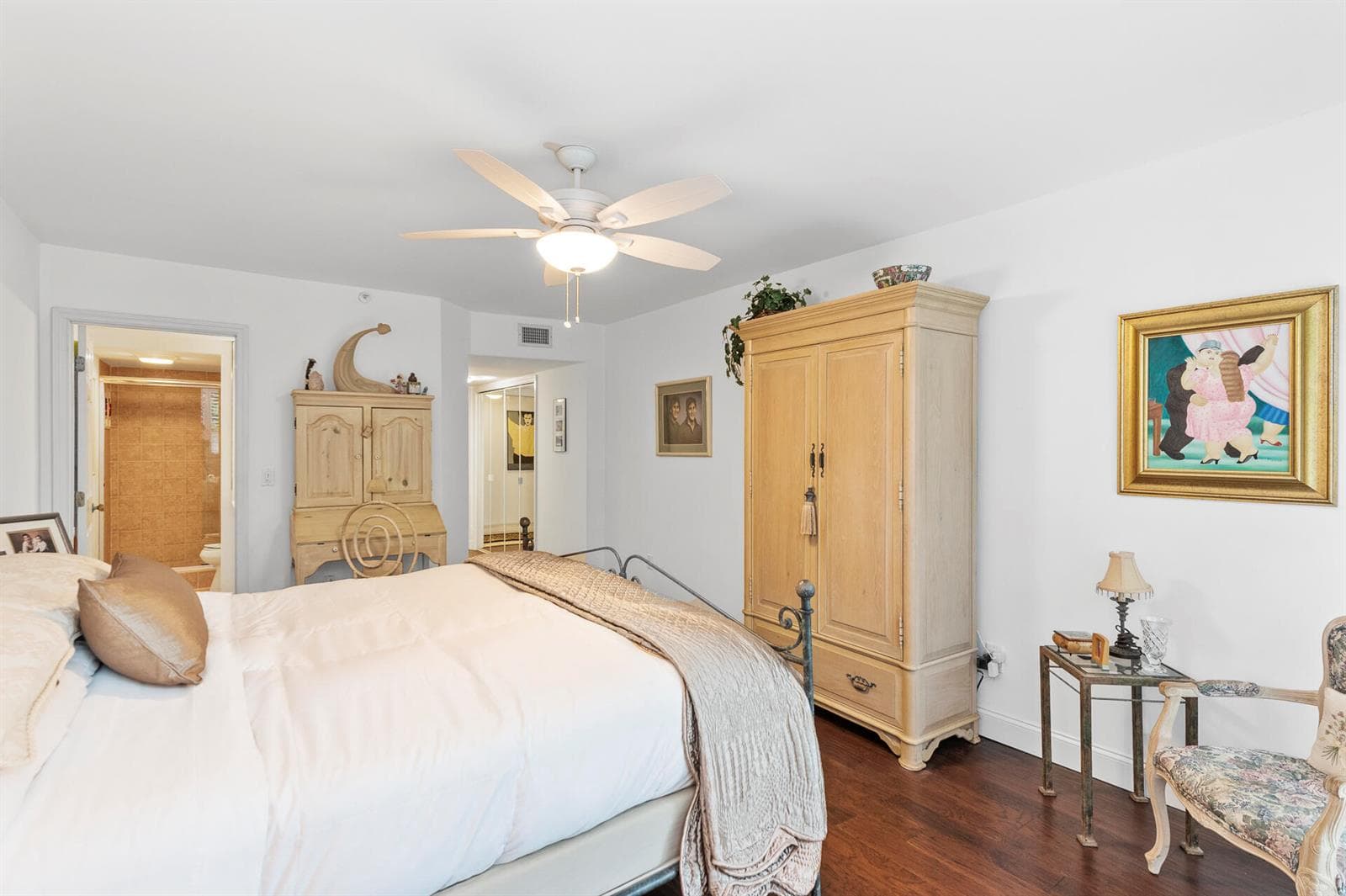 859 Jeffery Street 401 photo 16