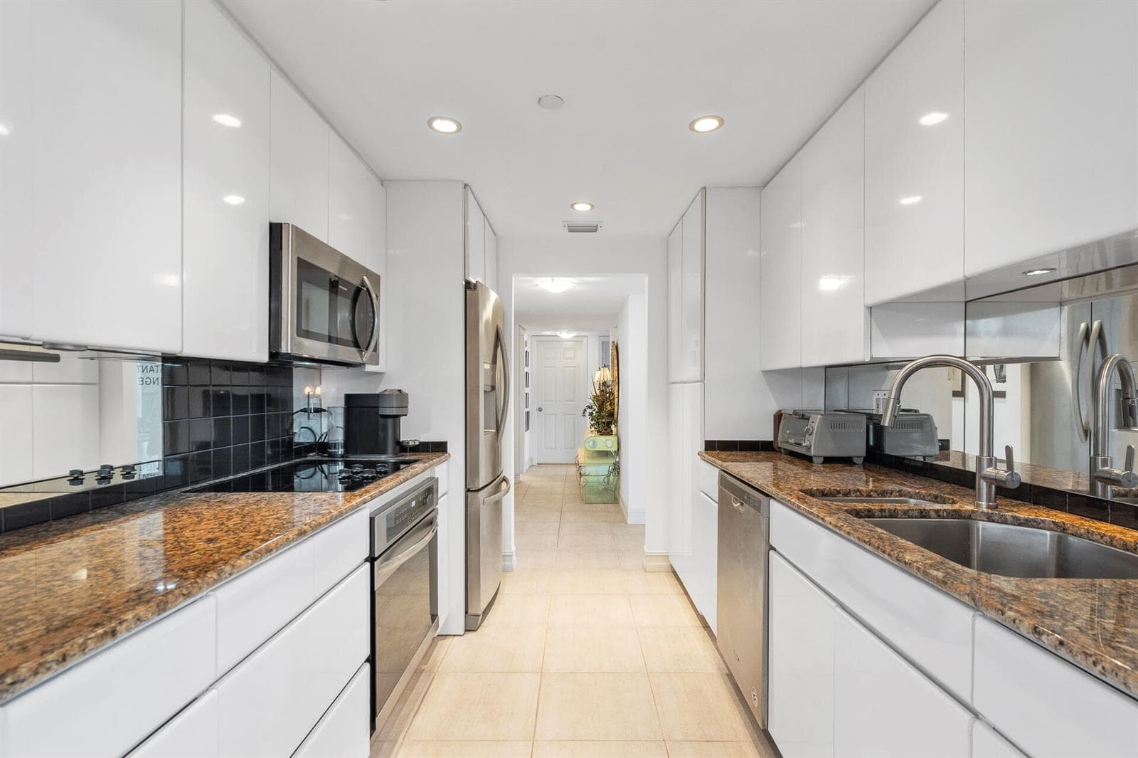 859 Jeffery Street 401 photo 1