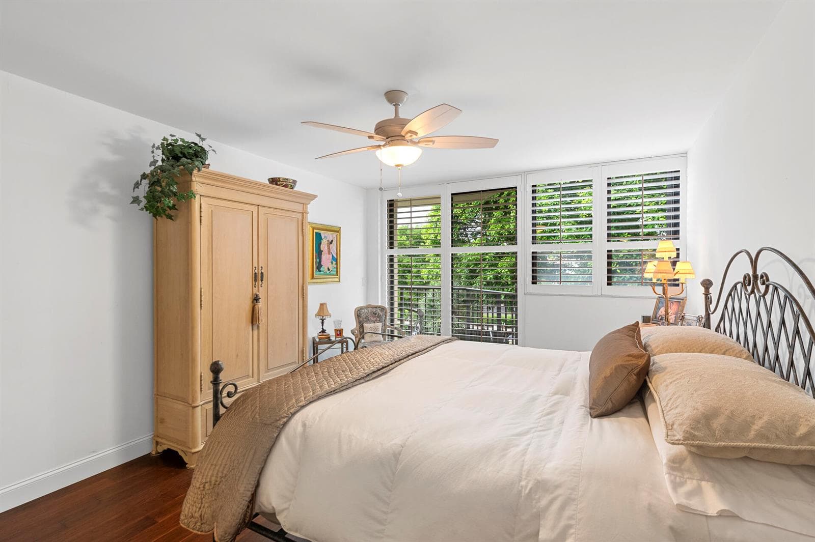 859 Jeffery Street 401 photo 15