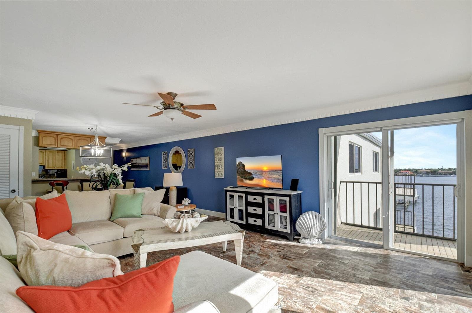 1206 S Lake Drive 504 photo 4