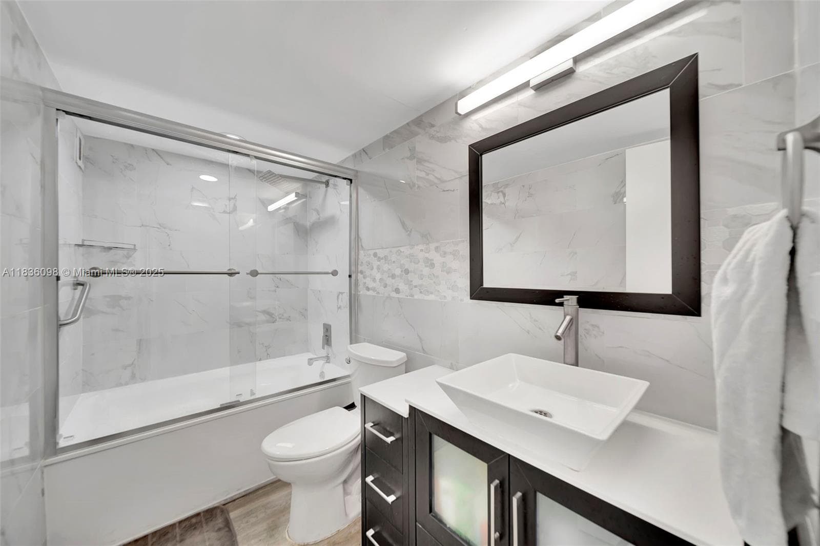 5005 Collins Ave 815 photo 13