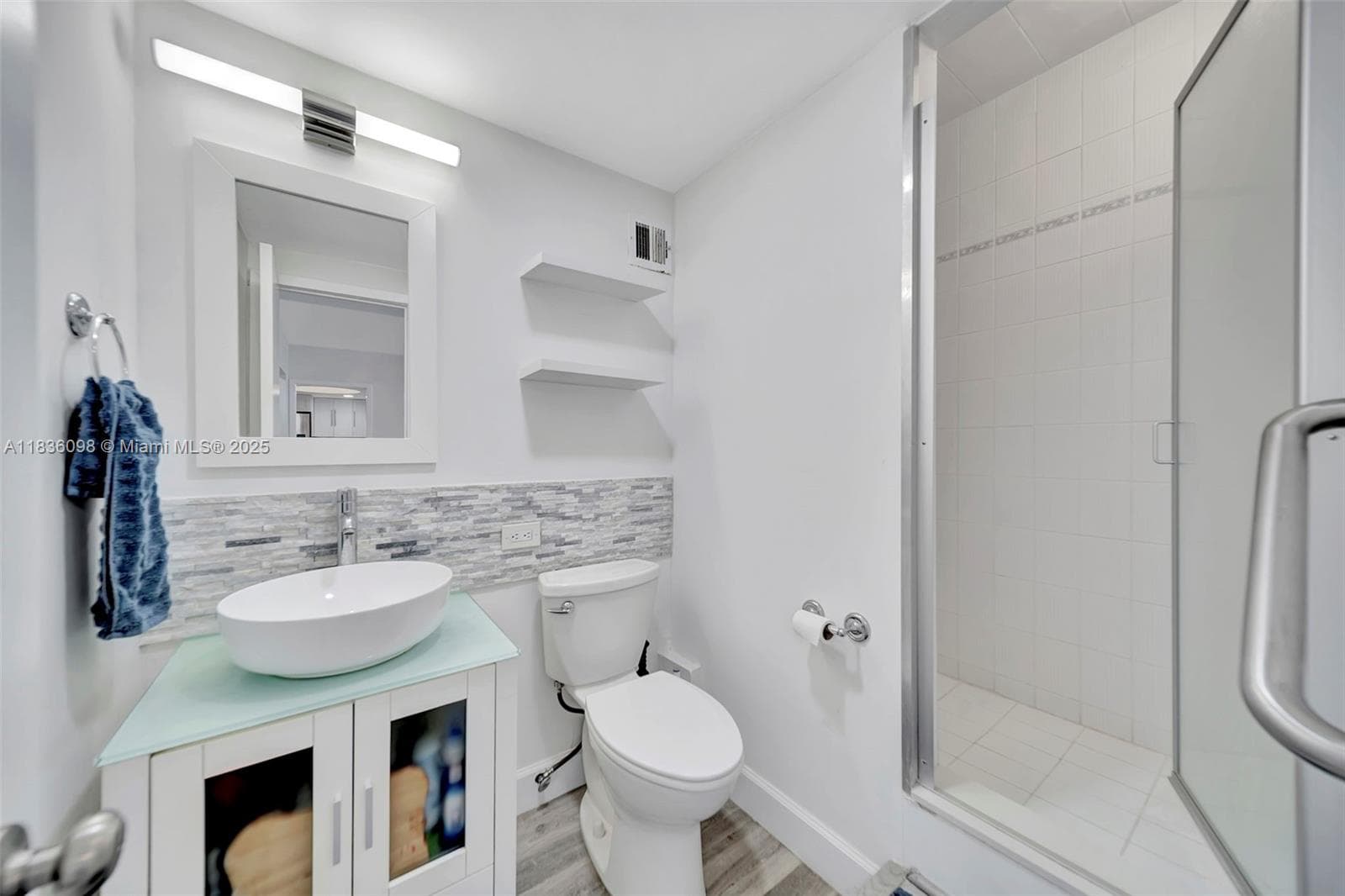 5005 Collins Ave 815 photo 17