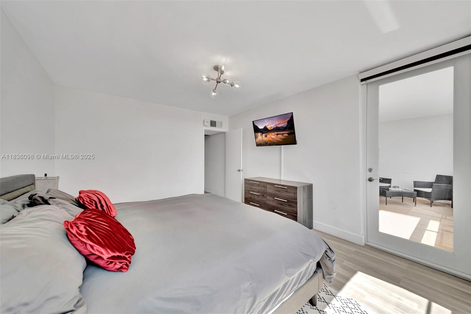 5005 Collins Ave 815 photo 11