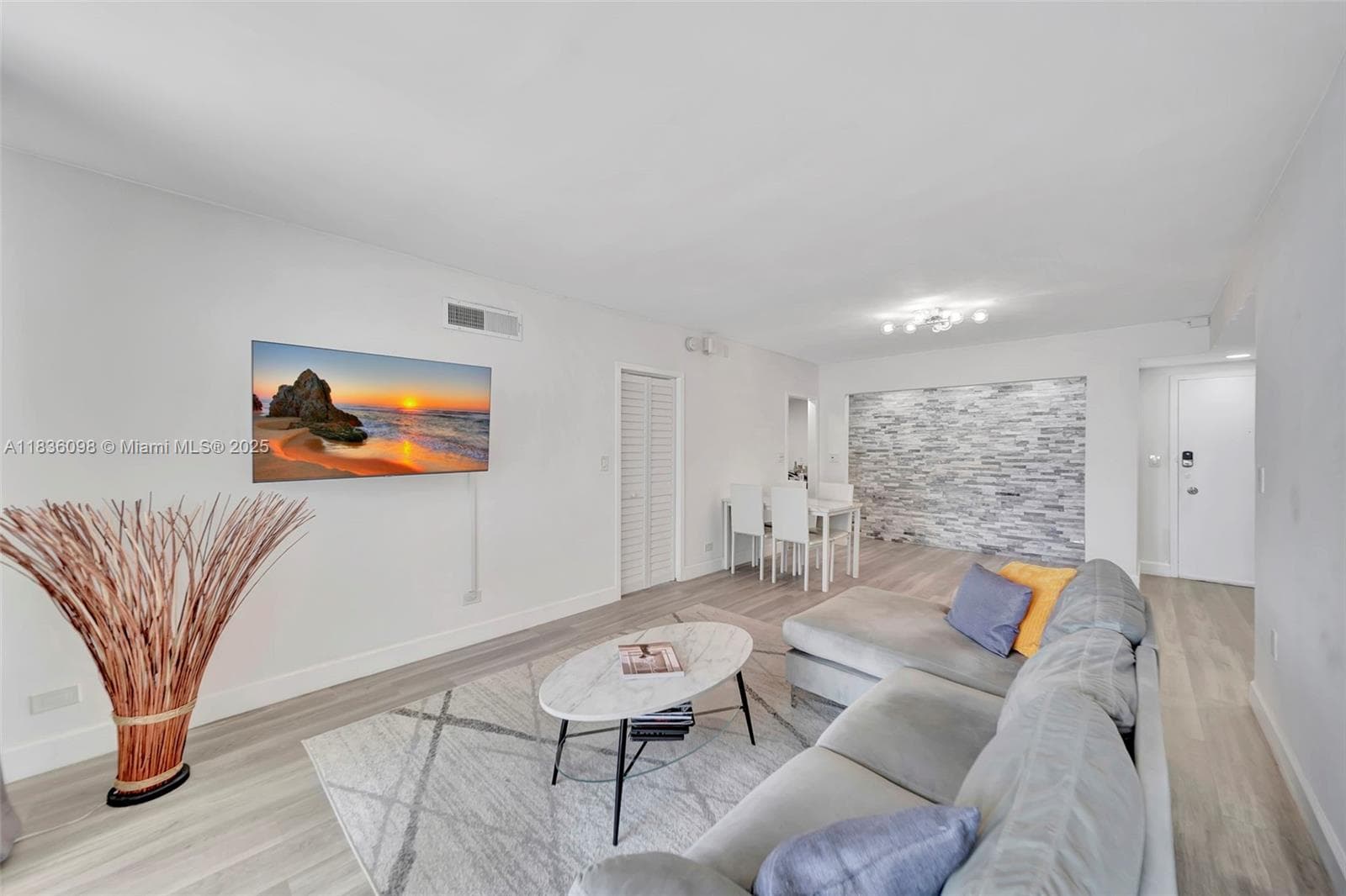 5005 Collins Ave 815 photo 4