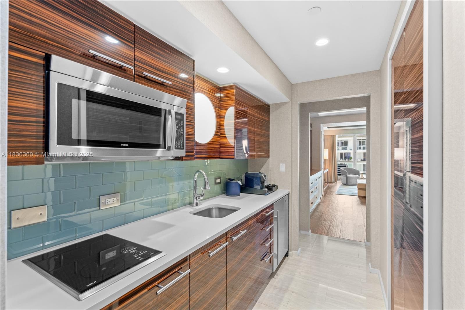 551 N Fort Lauderdale Beach Blvd R1909 photo 3