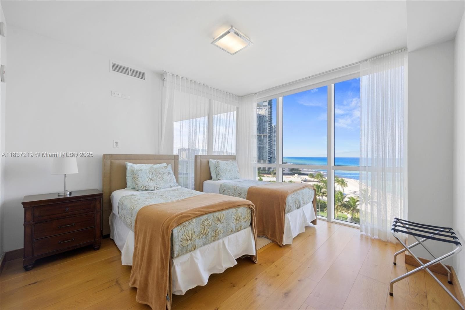 18201 Collins Ave 1006 photo 18
