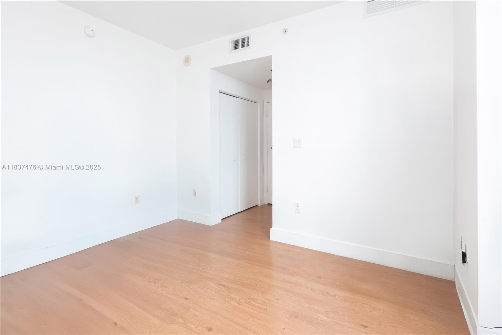 90 SW 3rd St 2113 photo 21