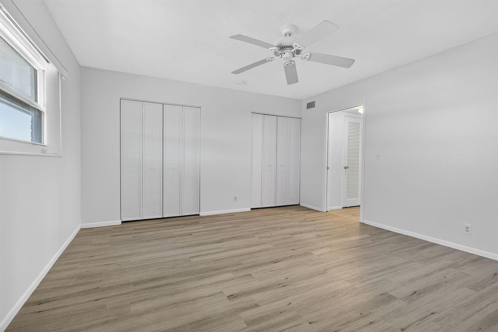 100 Shore Court 307 photo 9