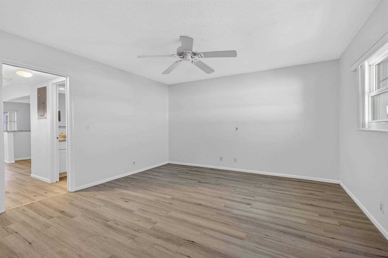 100 Shore Court 307 photo 10