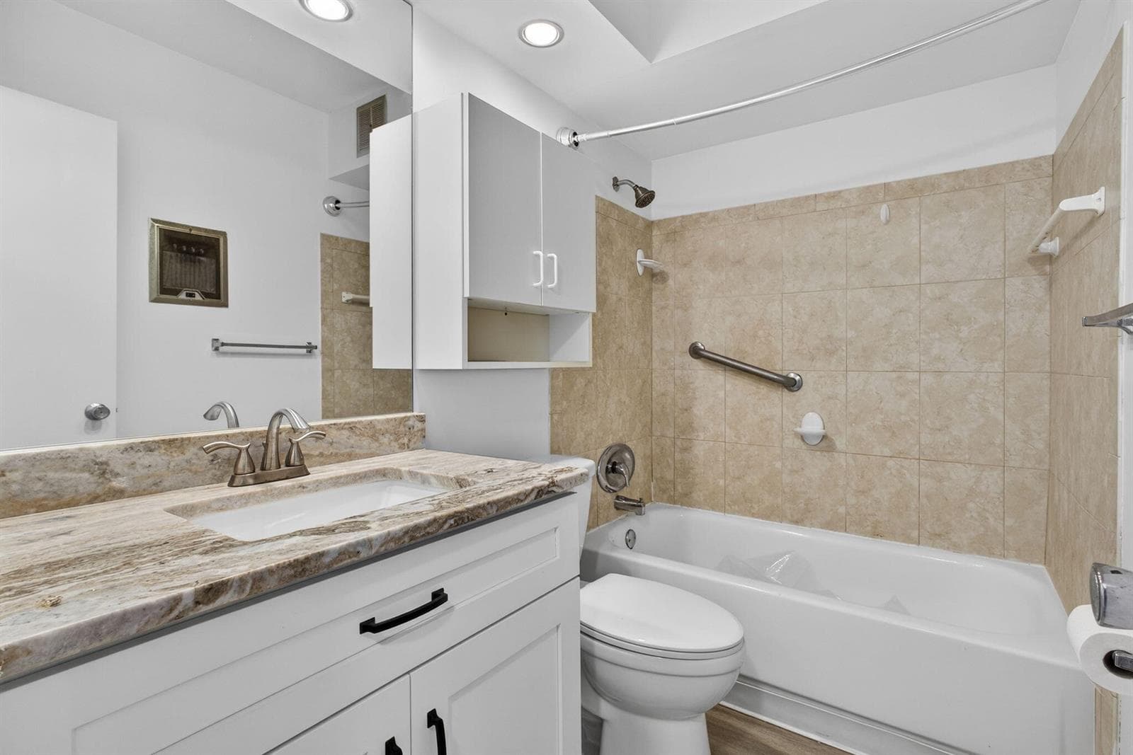 100 Shore Court 307 photo 20