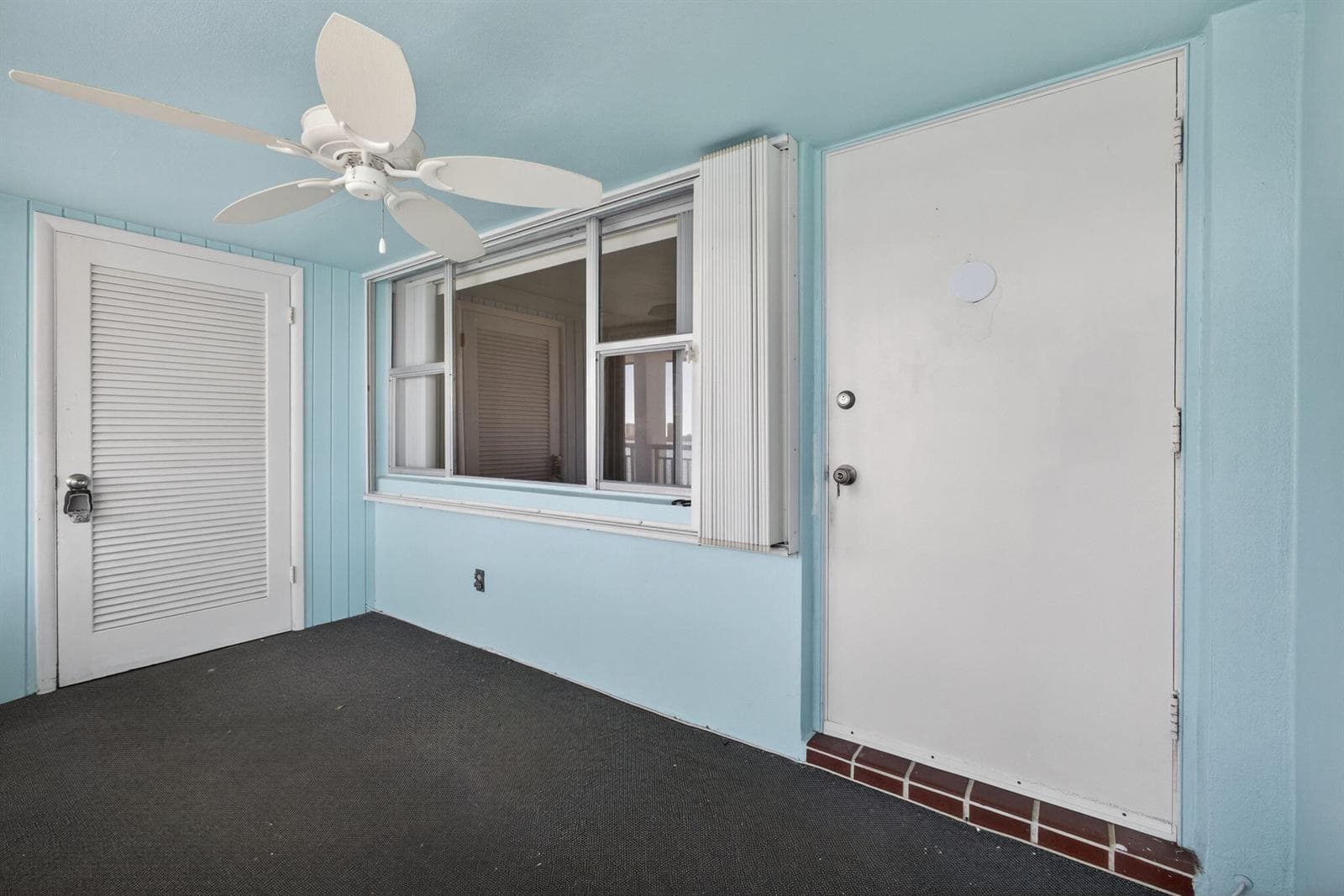 100 Shore Court 307 photo 24