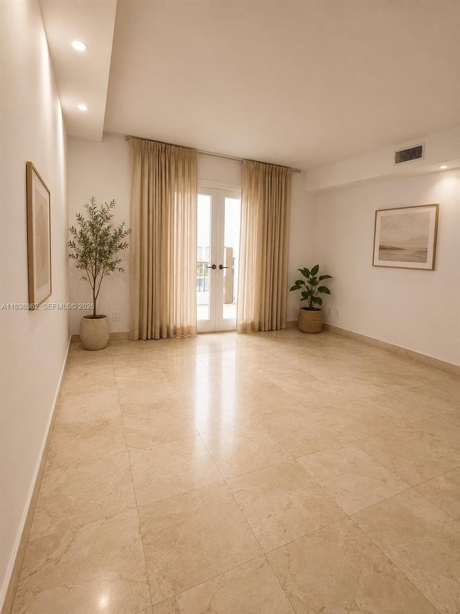 5401 Collins Ave 514 photo 22