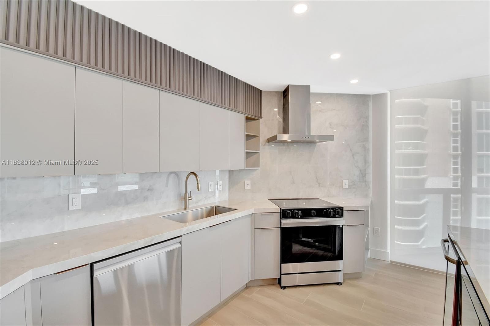 3370 Hidden Bay Dr 812 photo 12