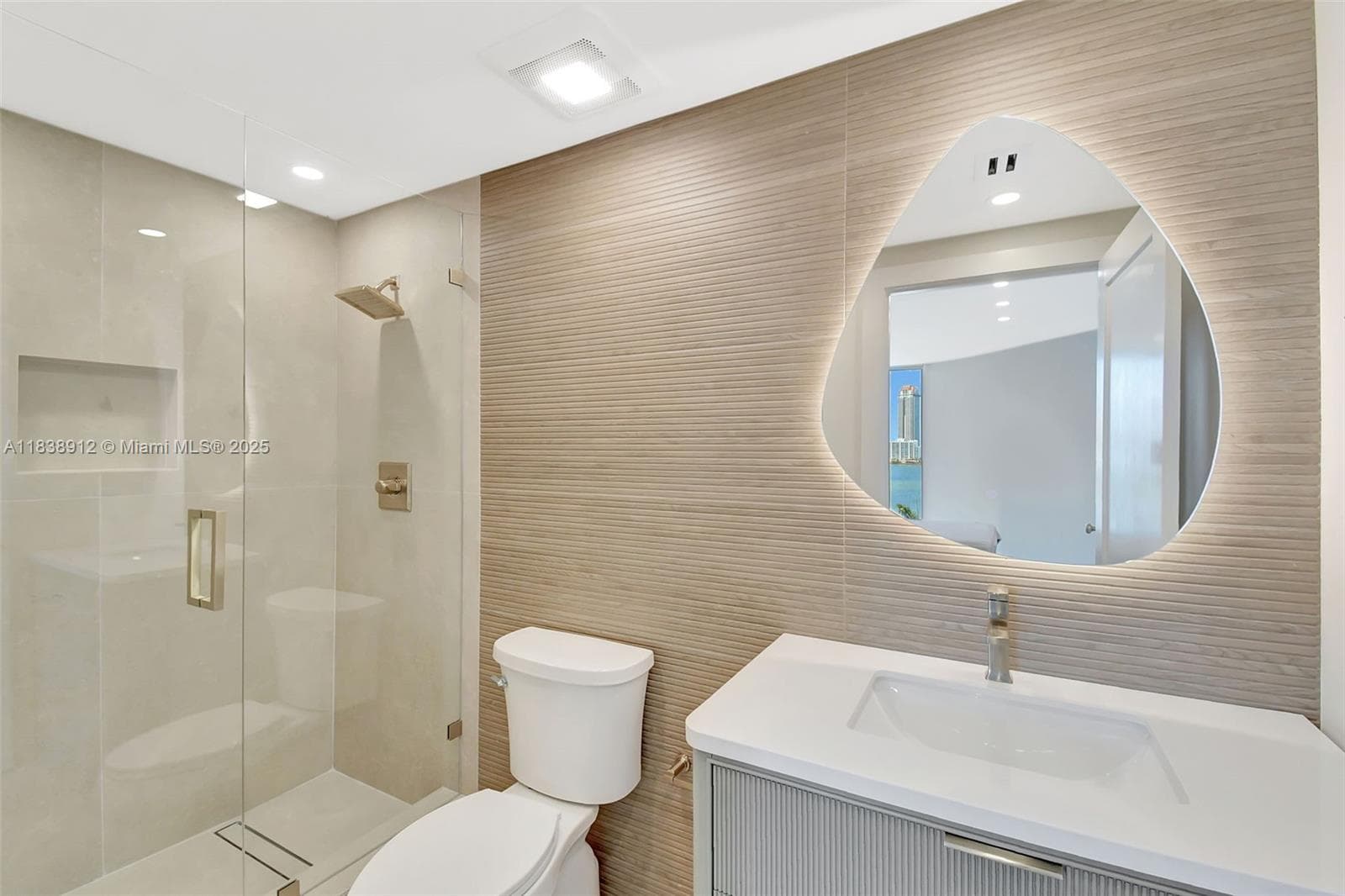3370 Hidden Bay Dr 812 photo 17