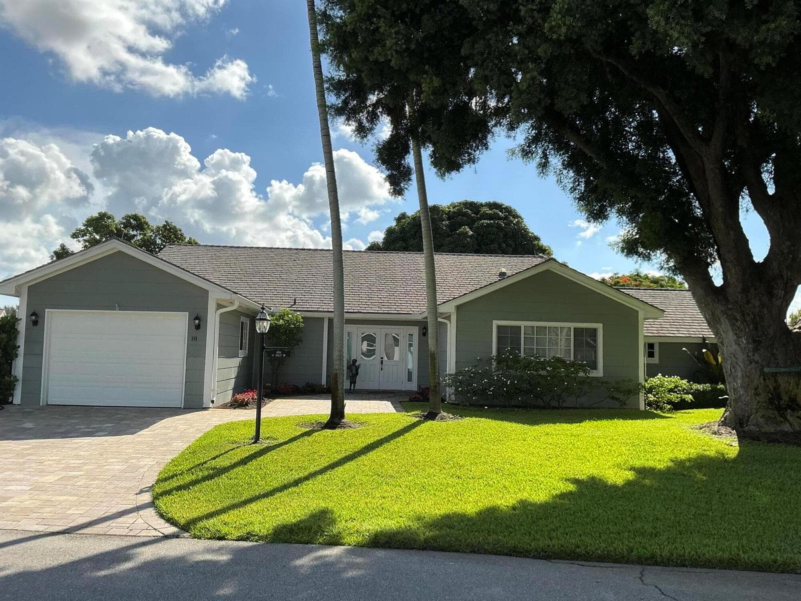 18 Holly Drive photo 1