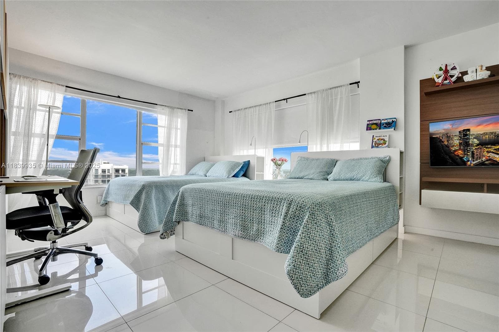 11111 Biscayne Blvd 1915 photo 6