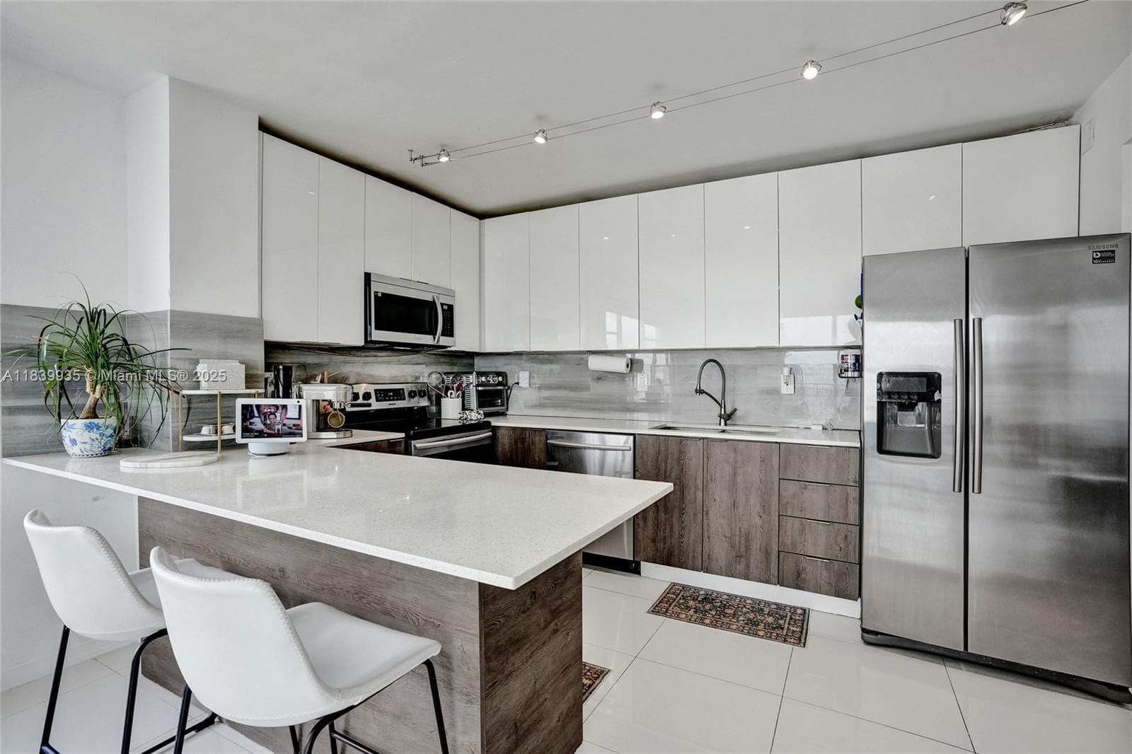 11111 Biscayne Blvd 1915 photo 3