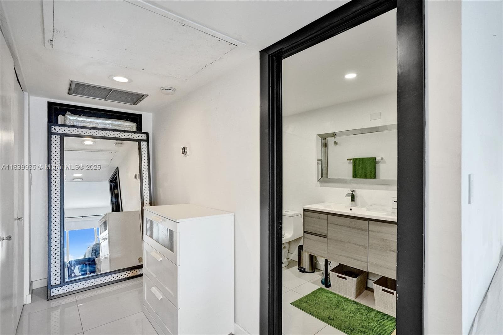 11111 Biscayne Blvd 1915 photo 18