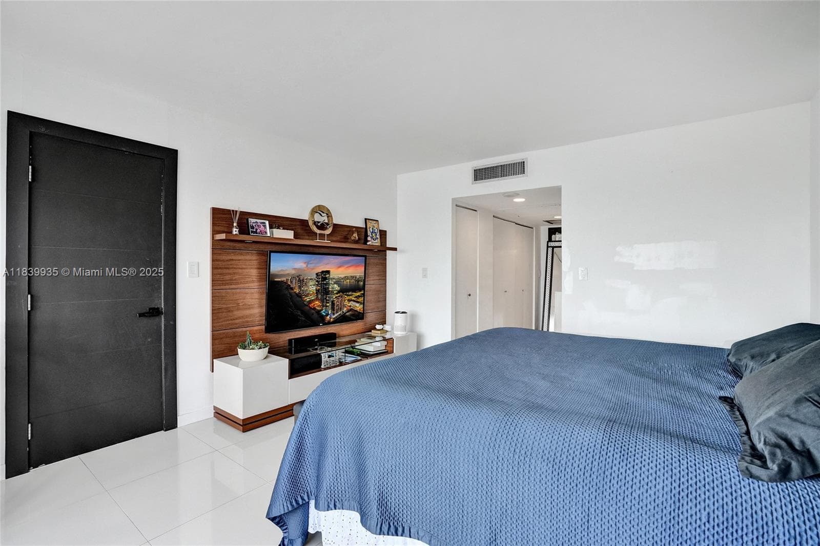 11111 Biscayne Blvd 1915 photo 19