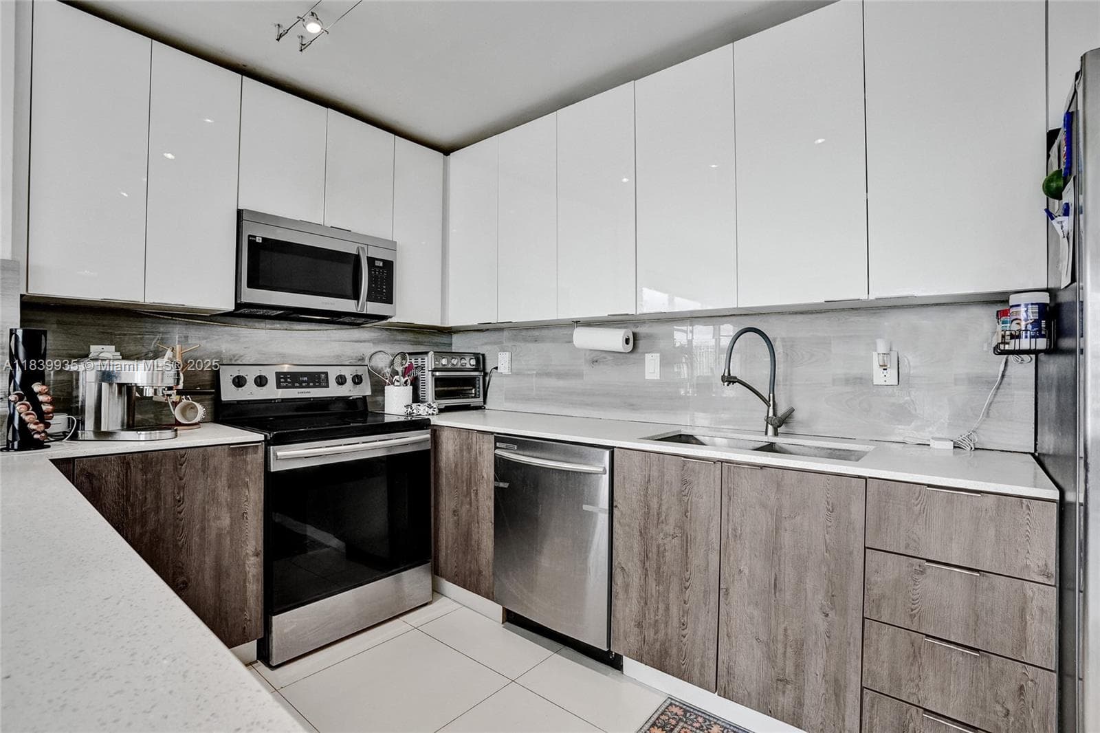 11111 Biscayne Blvd 1915 photo 8
