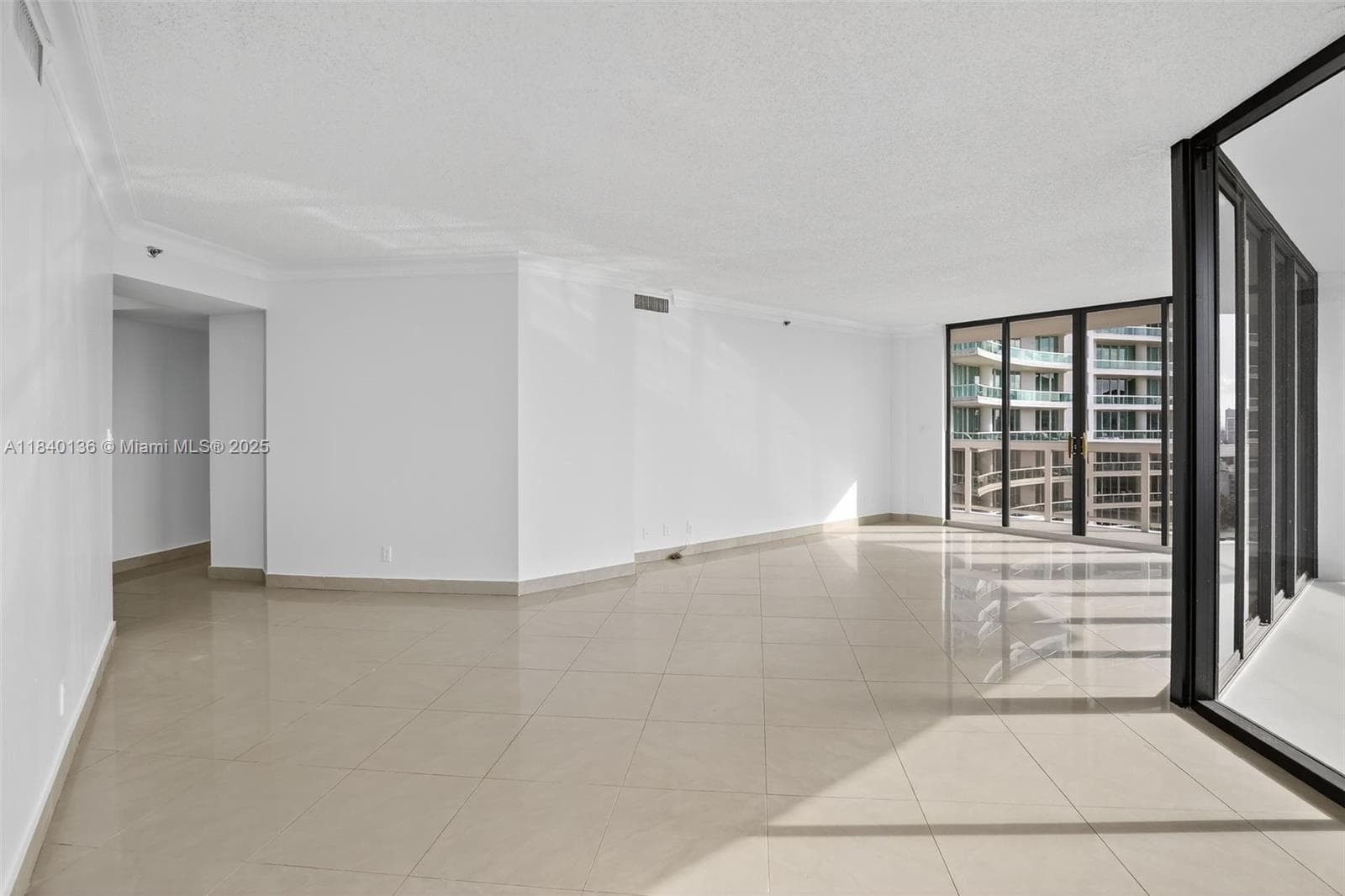 20185 E Country Club Dr 1405 photo 10