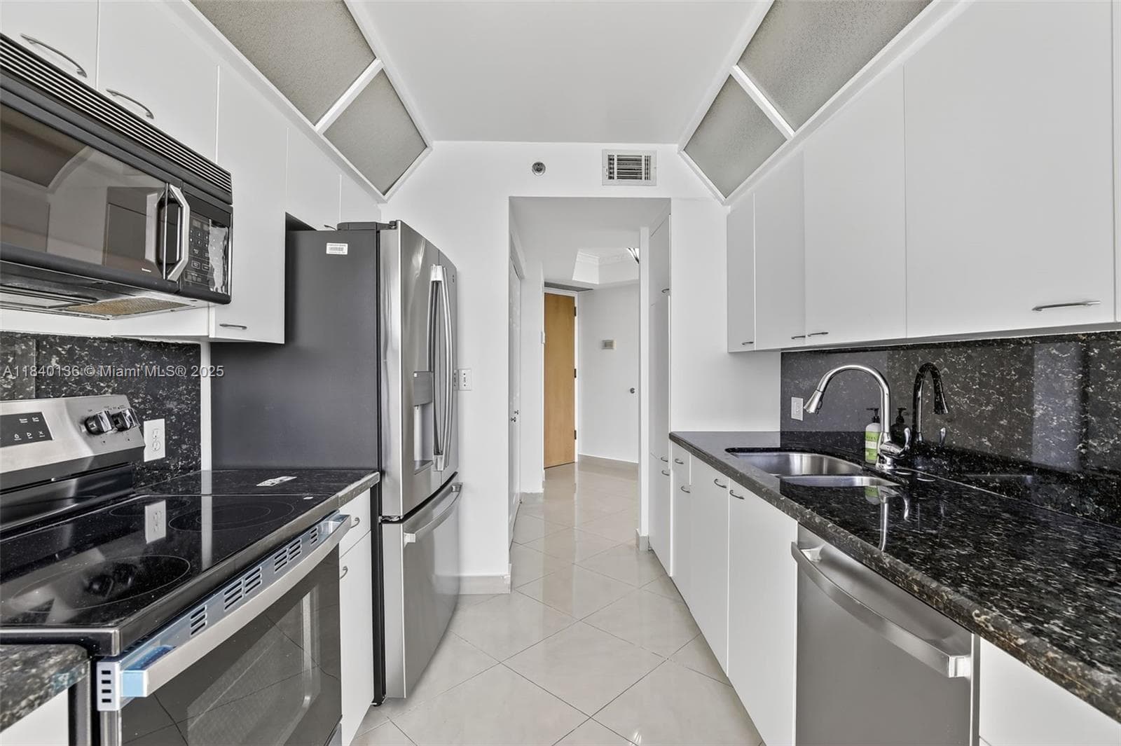 20185 E Country Club Dr 1405 photo 18