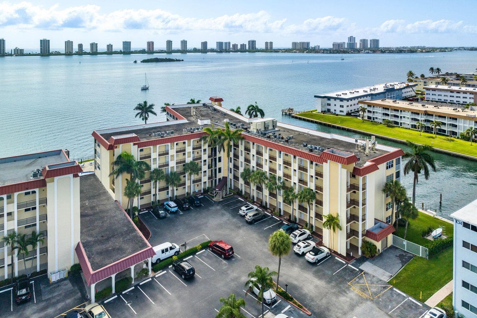 100 Paradise Harbour Boulevard 208 photo 23