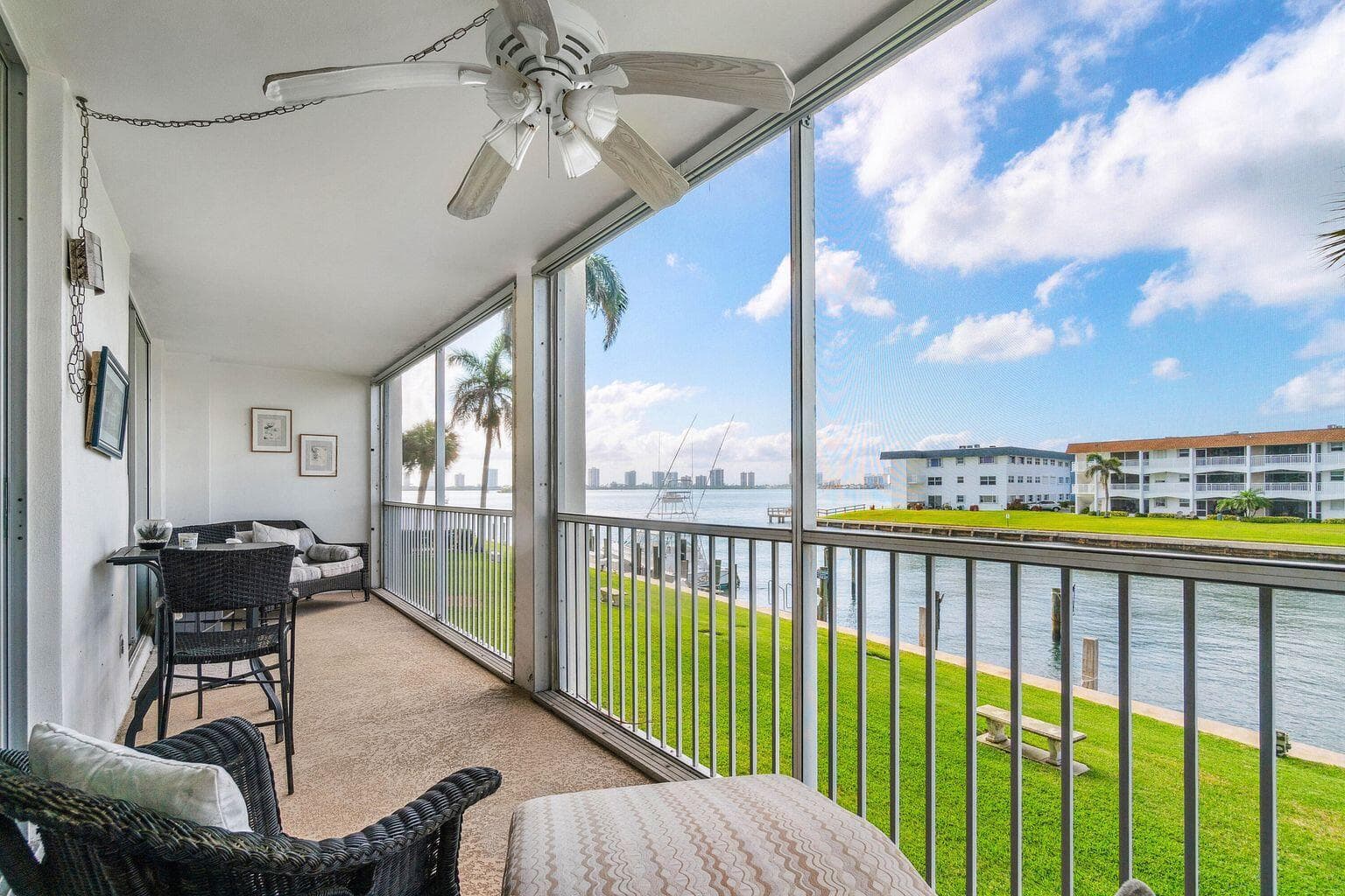 100 Paradise Harbour Boulevard 208 photo 16