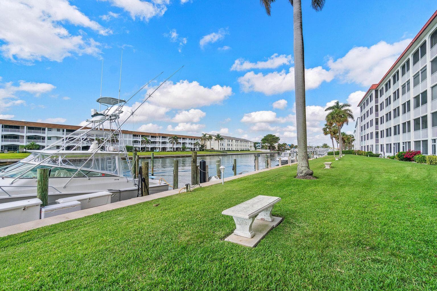 100 Paradise Harbour Boulevard 208 photo 22