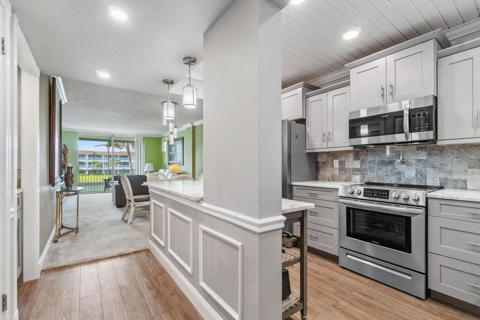 100 Paradise Harbour Boulevard 208 photo 3
