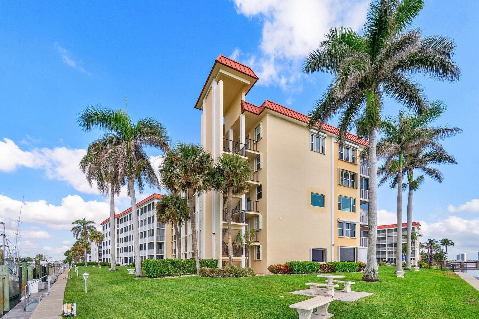 100 Paradise Harbour Boulevard 208 photo 21