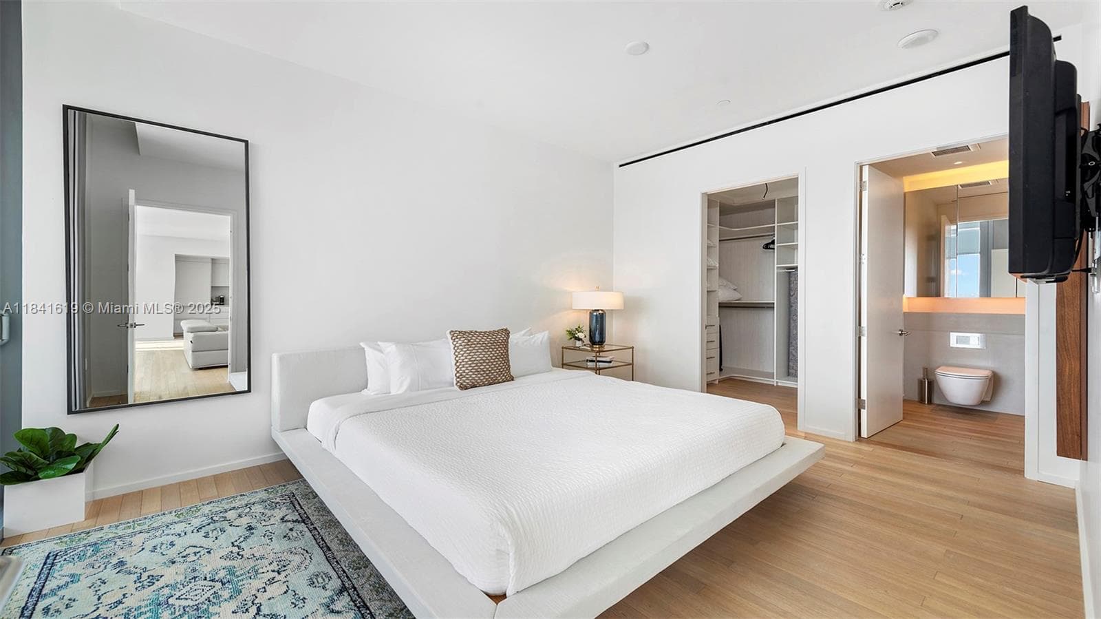 2901 Collins Ave 1403 photo 12