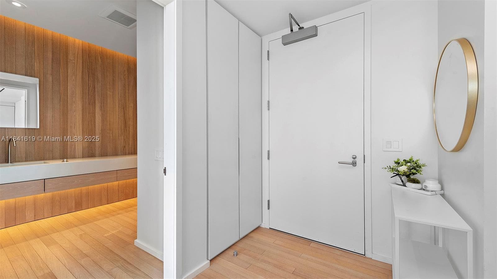 2901 Collins Ave 1403 photo 20