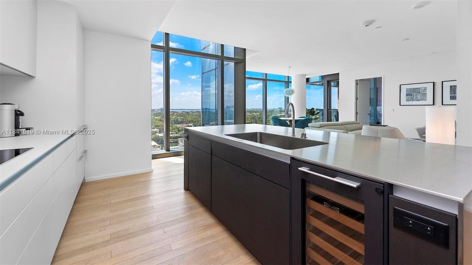 2901 Collins Ave 1403 photo 10