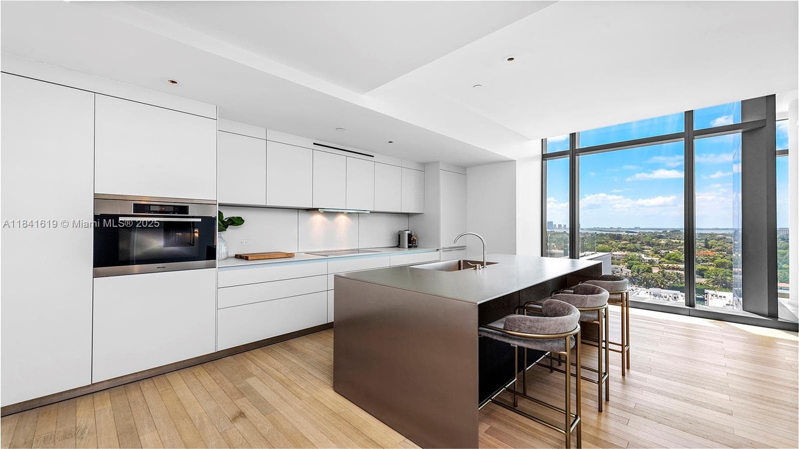 2901 Collins Ave 1403 photo 8