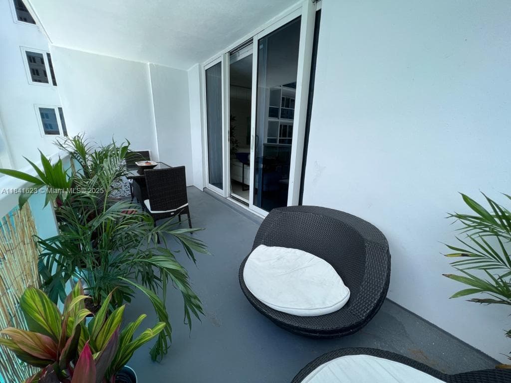 2301 Collins Ave 625 photo 12