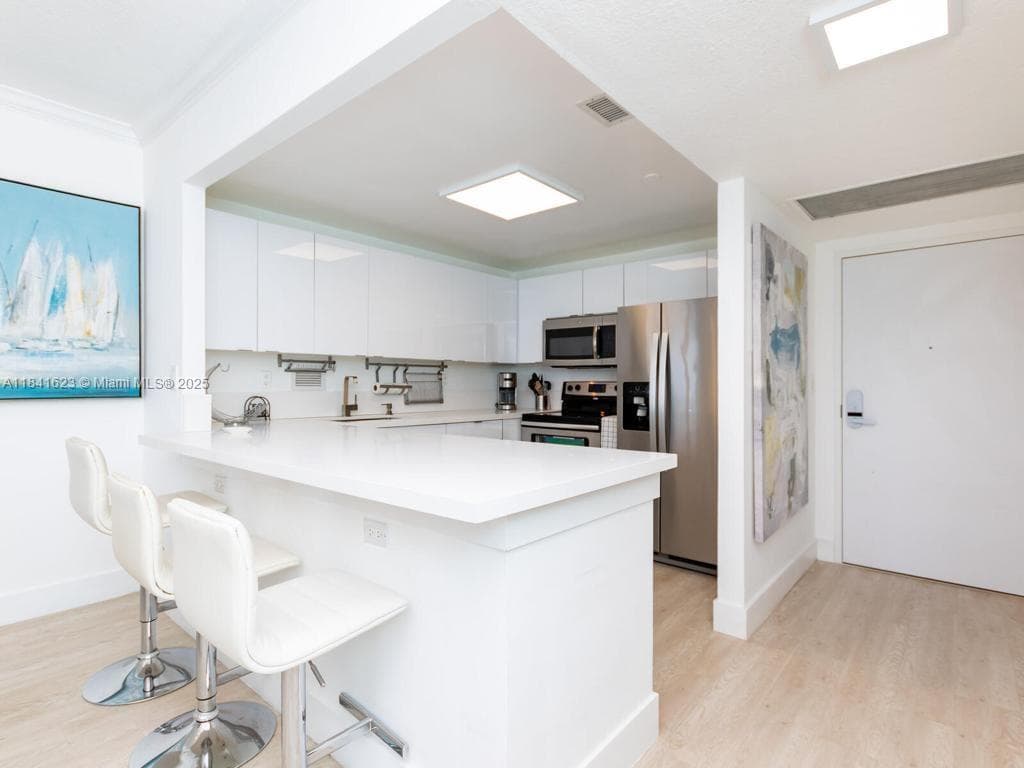 2301 Collins Ave 625 photo 1