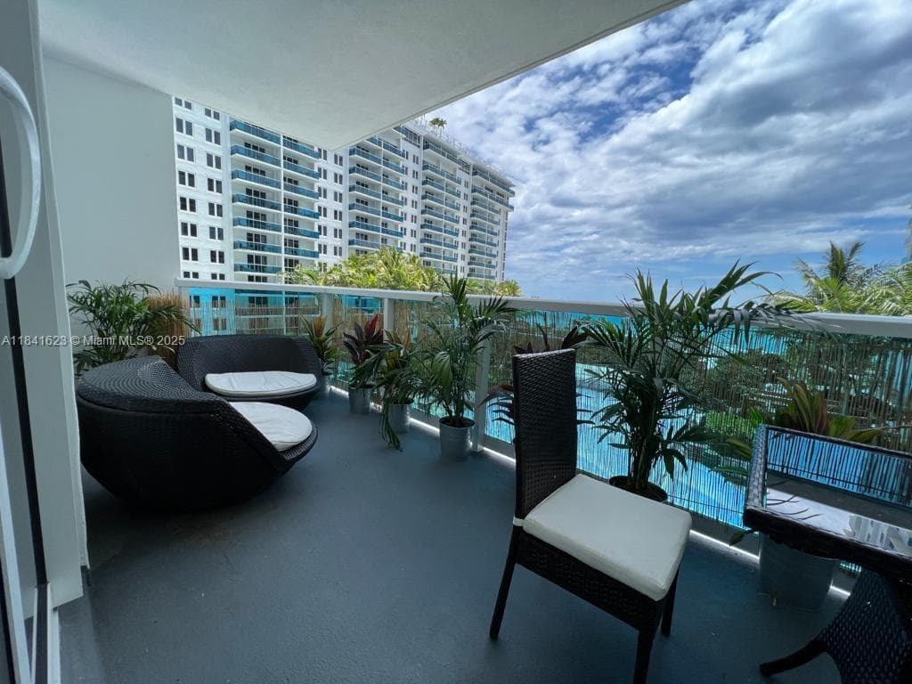 2301 Collins Ave 625 photo 14