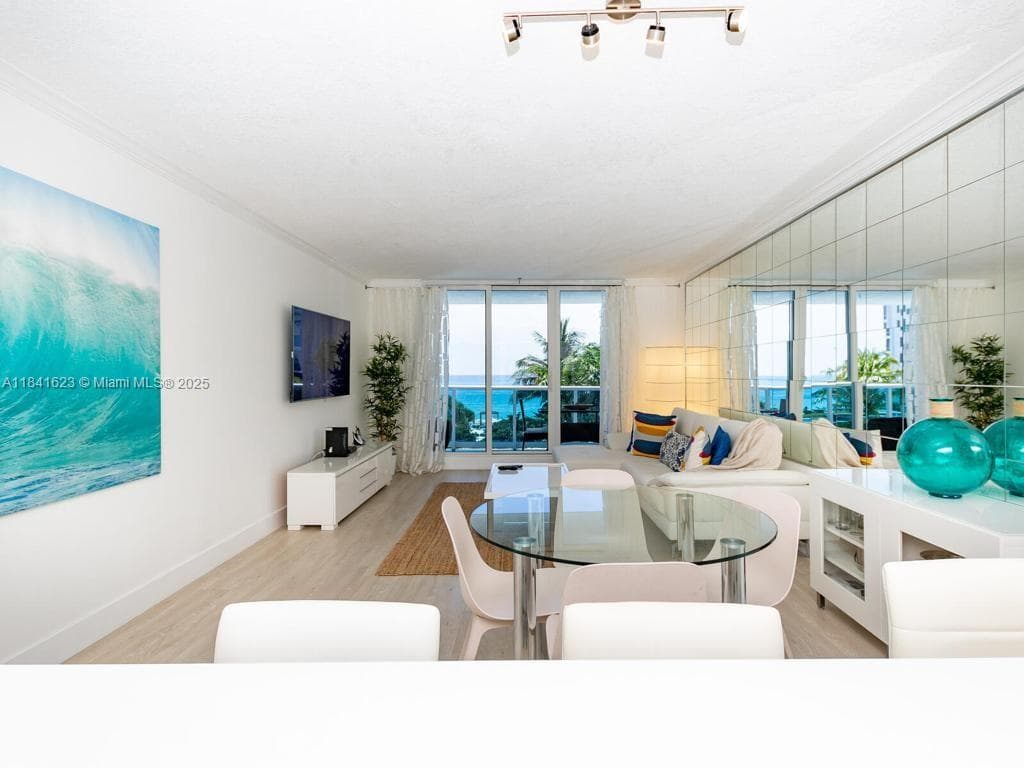 2301 Collins Ave 625 photo 4