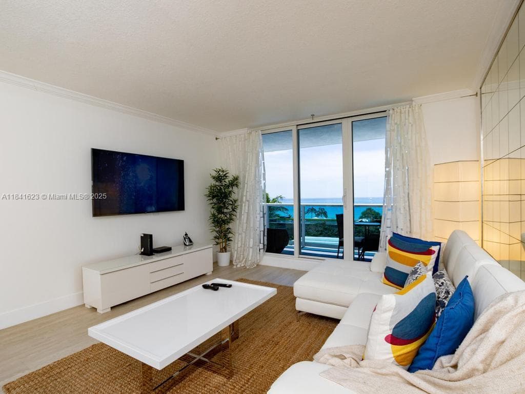 2301 Collins Ave 625 photo 8