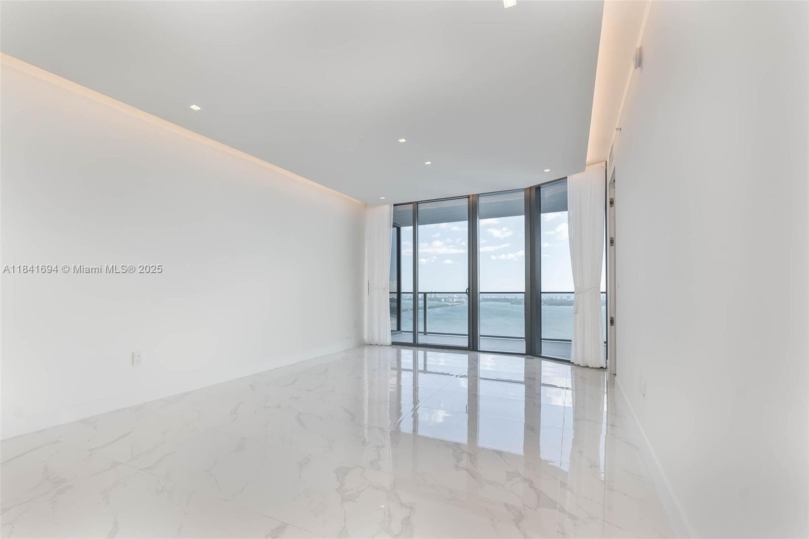 700 NE 24 ST 5005 photo 6