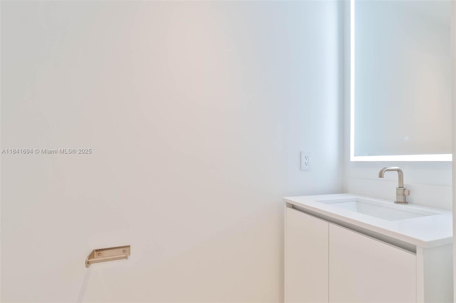 700 NE 24 ST 5005 photo 13