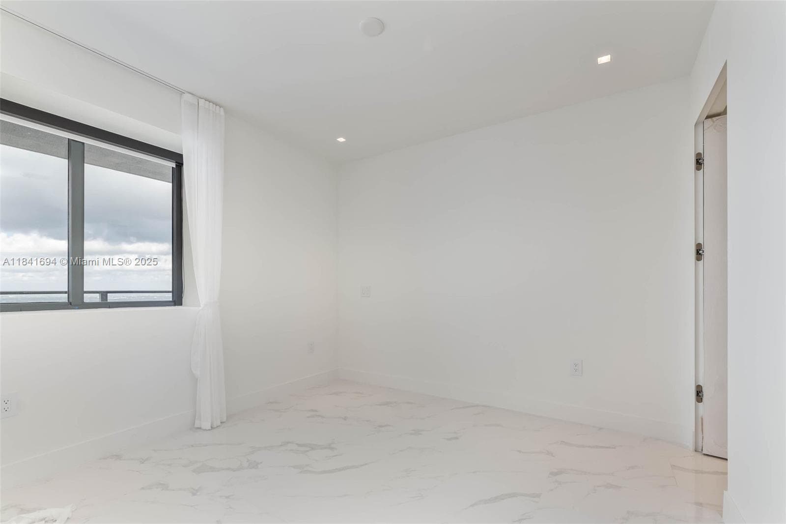 700 NE 24 ST 5005 photo 17