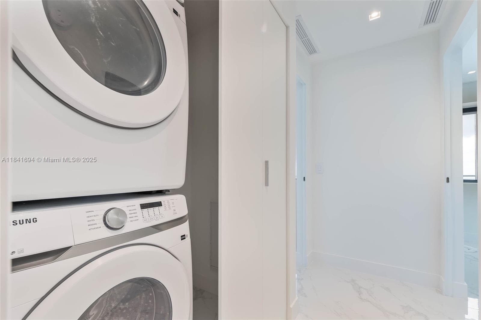 700 NE 24 ST 5005 photo 16