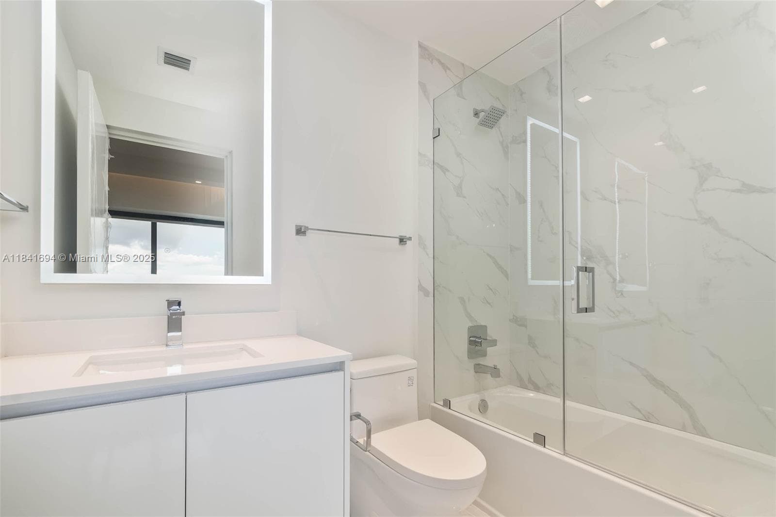 700 NE 24 ST 5005 photo 22
