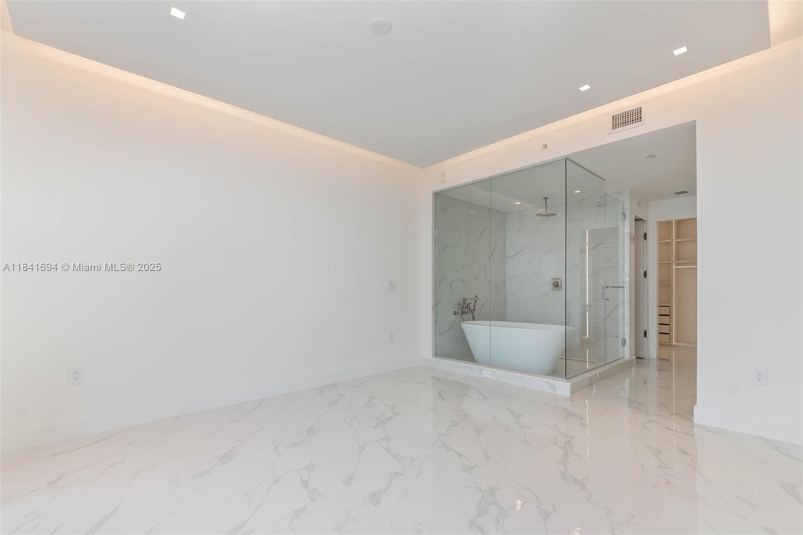 700 NE 24 ST 5005 photo 7