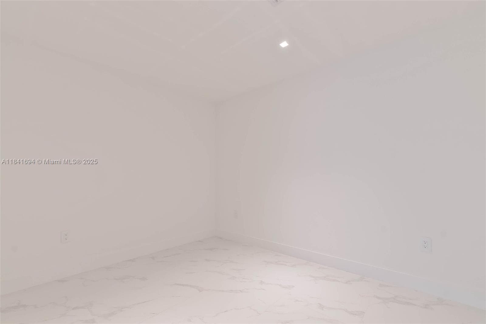700 NE 24 ST 5005 photo 14
