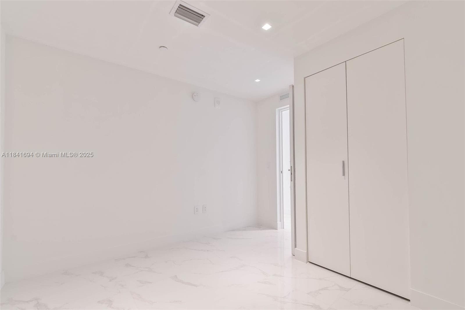 700 NE 24 ST 5005 photo 15